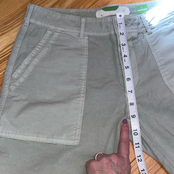 NWT Anthropologie Green Eyelet Khaki Wanderer Pants in size 27 - Picture 8 of 11